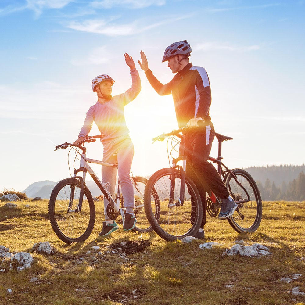 couple goes on a mountain bikeride
